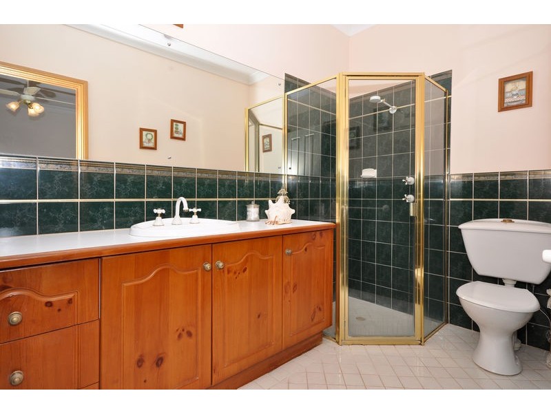 5 Brookside Walk, Aberfoyle Park SA 5159