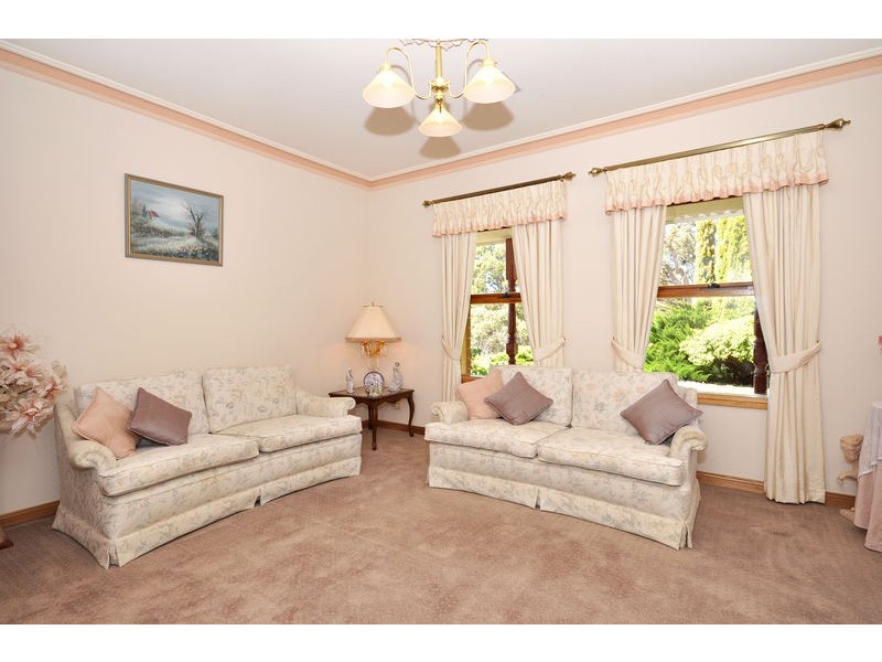 5 Brookside Walk, Aberfoyle Park SA 5159