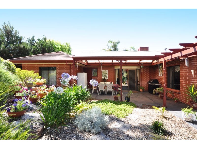 5 Brookside Walk, Aberfoyle Park SA 5159