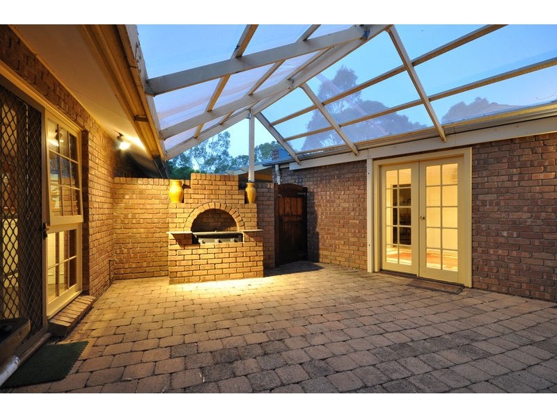 6 Horseshoe Drive, Aberfoyle Park SA 5159