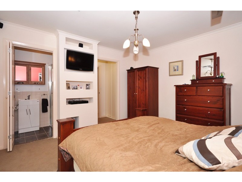 93 Black Road, Flagstaff Hill SA 5159