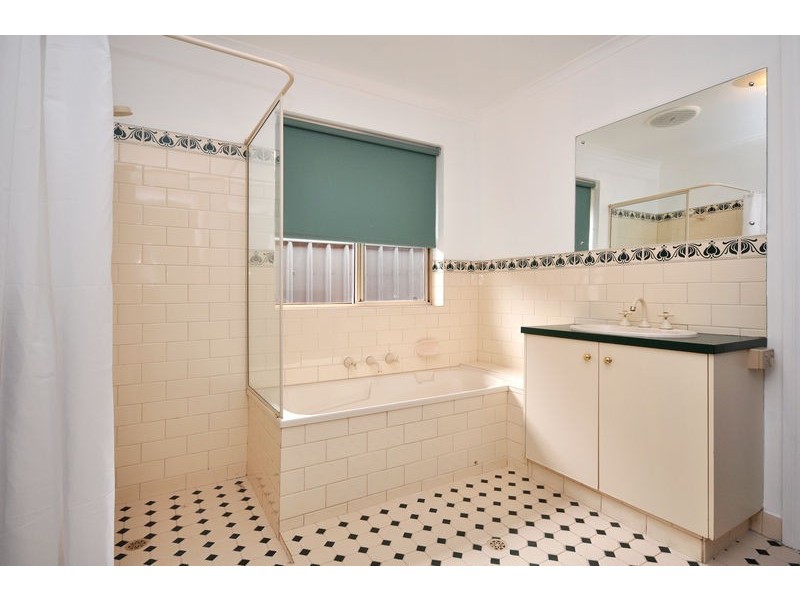 21 Champagne Crescent, Woodcroft SA 5162