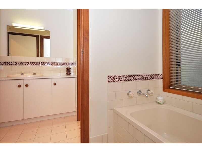 5 Petrel Court, Flagstaff Hill SA 5159