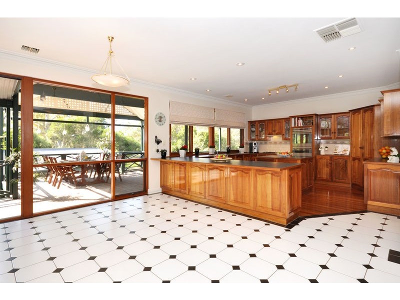 16 Cormorant Avenue, Flagstaff Hill SA 5159