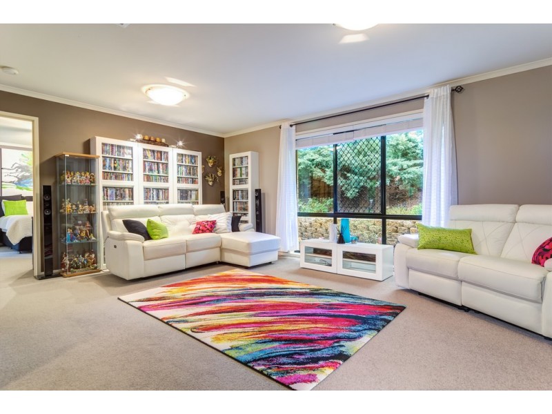 3 Bushland Drive, Aberfoyle Park SA 5159