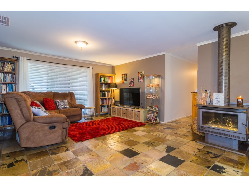 3 Bushland Drive, Aberfoyle Park SA 5159