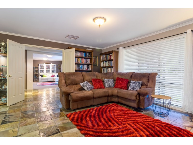 3 Bushland Drive, Aberfoyle Park SA 5159