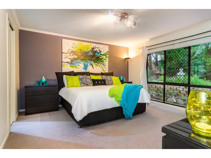 3 Bushland Drive, Aberfoyle Park SA 5159