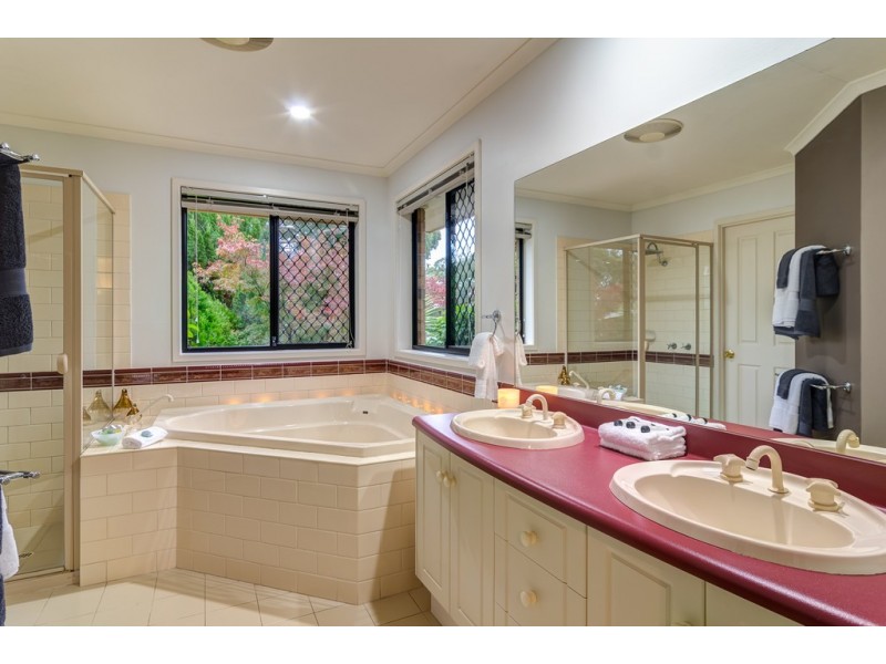 3 Bushland Drive, Aberfoyle Park SA 5159