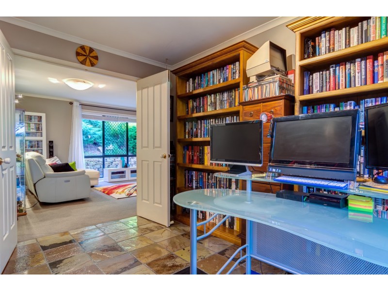 3 Bushland Drive, Aberfoyle Park SA 5159