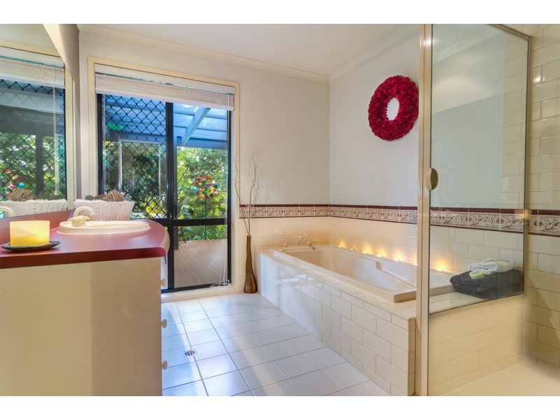 3 Bushland Drive, Aberfoyle Park SA 5159