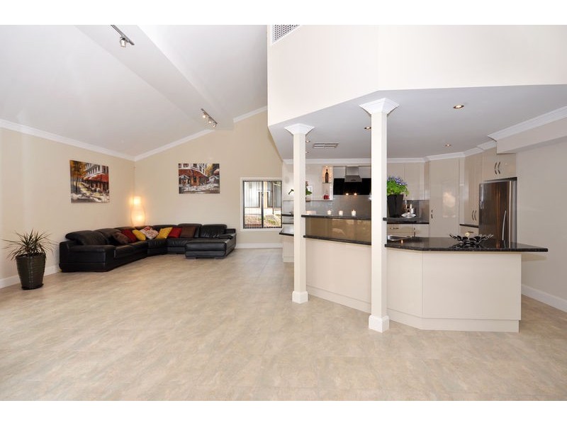 1 Kevin Court, Happy Valley SA 5159