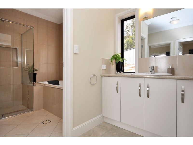 1 Kevin Court, Happy Valley SA 5159