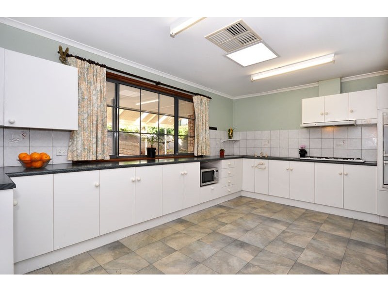 4 Kevin Court, Happy Valley SA 5159