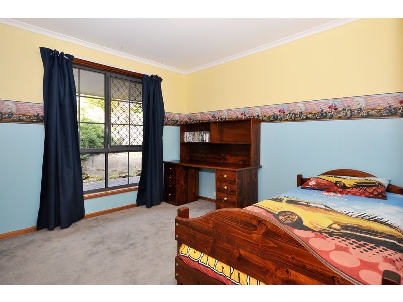 4 Kevin Court, Happy Valley SA 5159