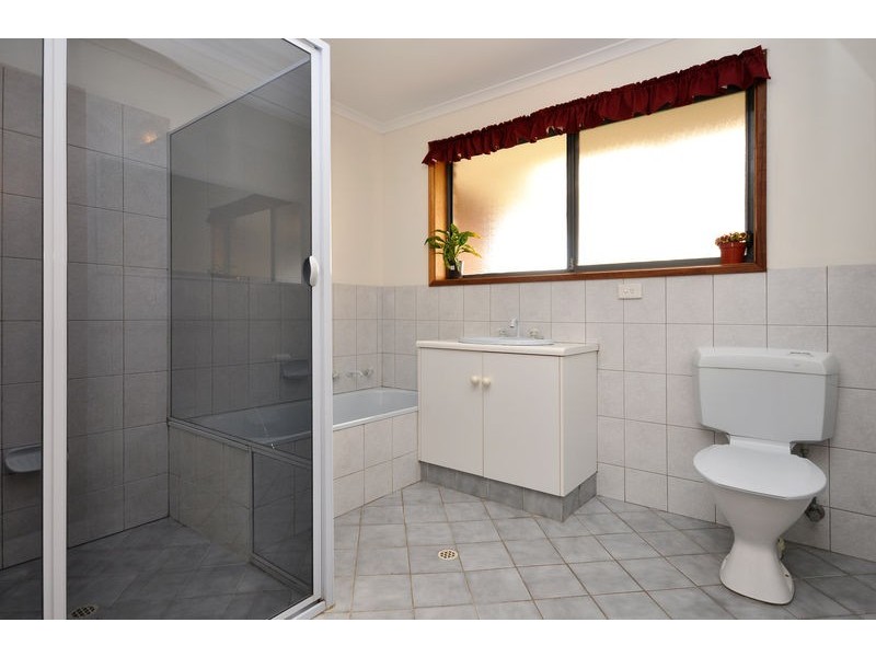 4 Kevin Court, Happy Valley SA 5159