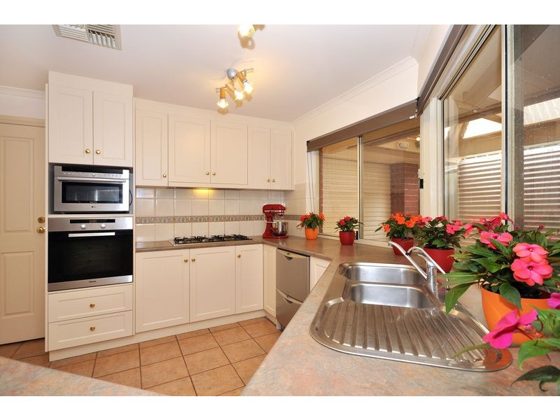 41 Forest Drive, Happy Valley SA 5159