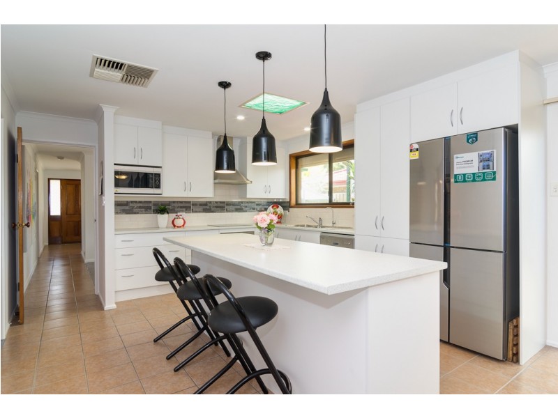 8 Menzies Court, Trott Park SA 5158