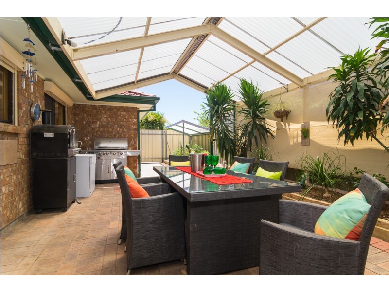 8 Menzies Court, Trott Park SA 5158