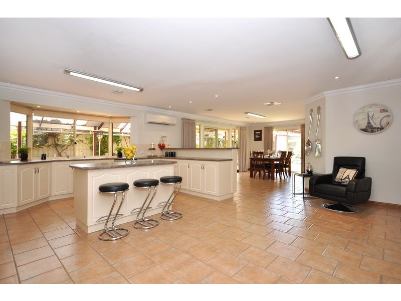 2 Nicholas Walk, Aberfoyle Park SA 5159