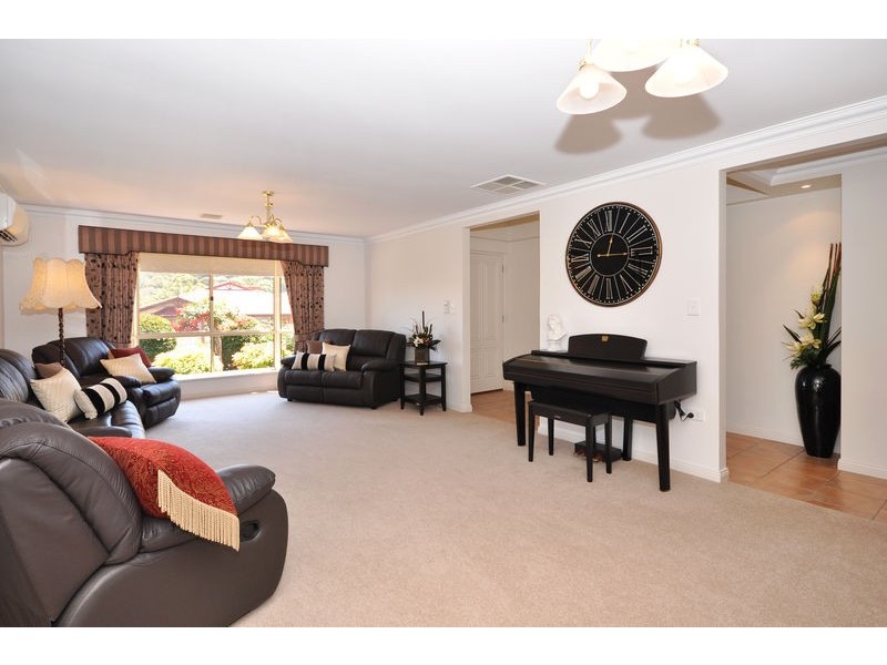 2 Nicholas Walk, Aberfoyle Park SA 5159