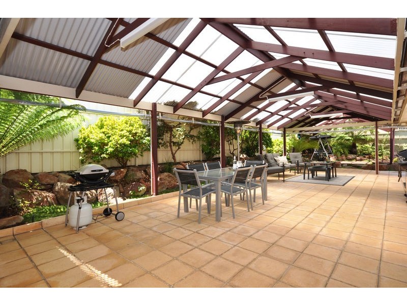 2 Nicholas Walk, Aberfoyle Park SA 5159