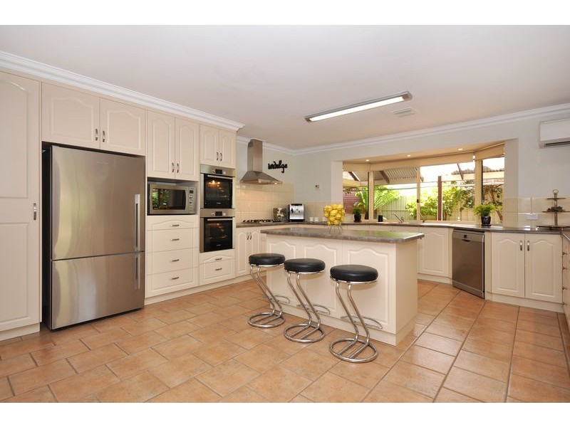 2 Nicholas Walk, Aberfoyle Park SA 5159