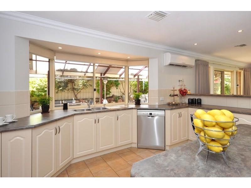 2 Nicholas Walk, Aberfoyle Park SA 5159