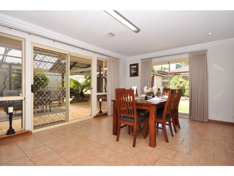 2 Nicholas Walk, Aberfoyle Park SA 5159