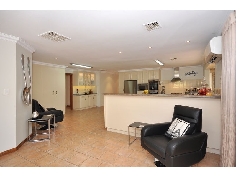 2 Nicholas Walk, Aberfoyle Park SA 5159