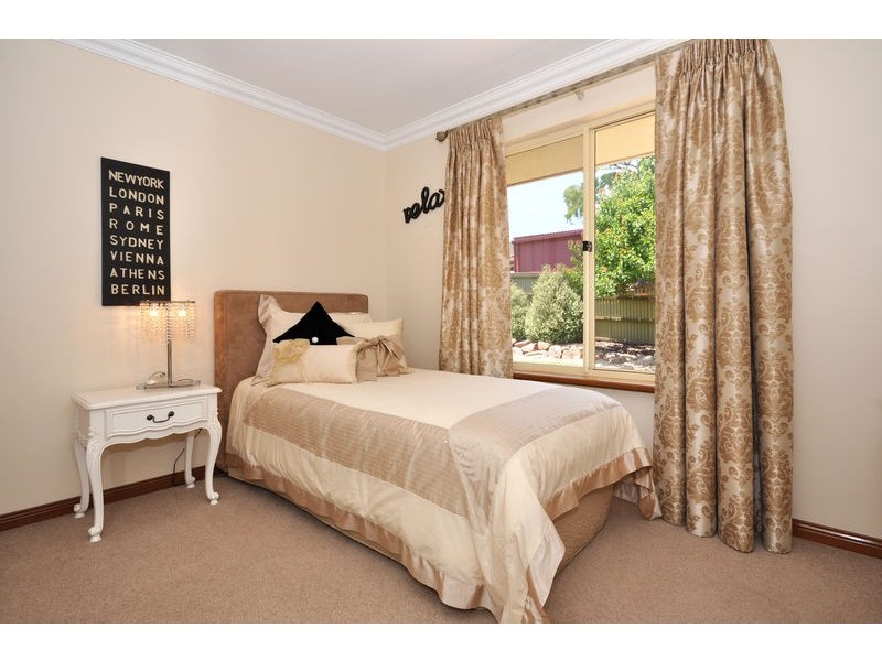 2 Nicholas Walk, Aberfoyle Park SA 5159