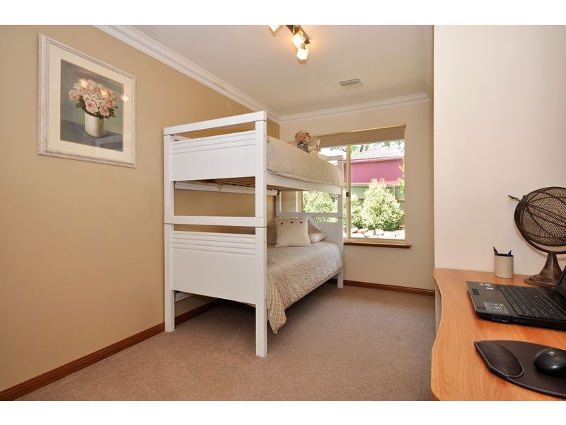 2 Nicholas Walk, Aberfoyle Park SA 5159