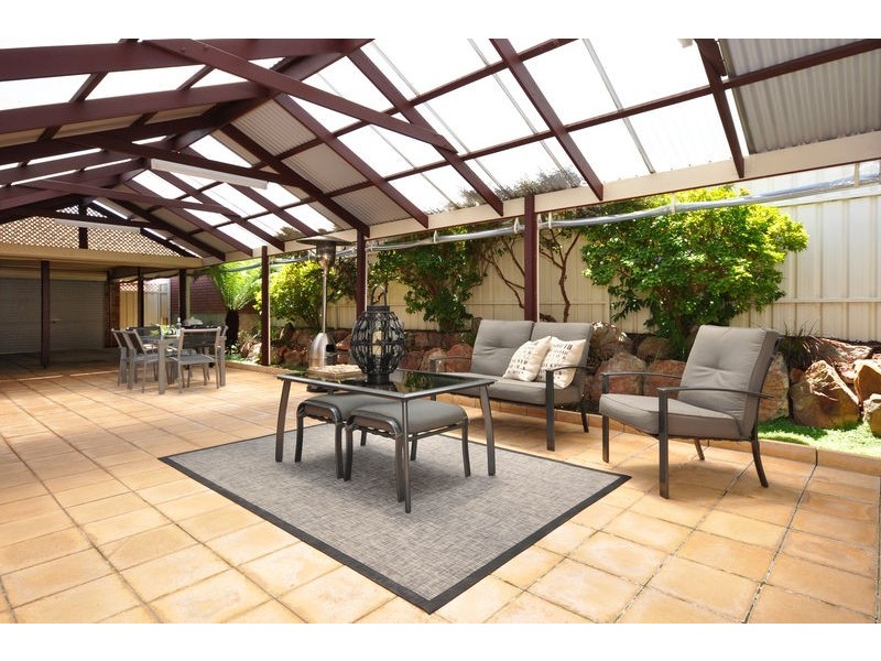 2 Nicholas Walk, Aberfoyle Park SA 5159