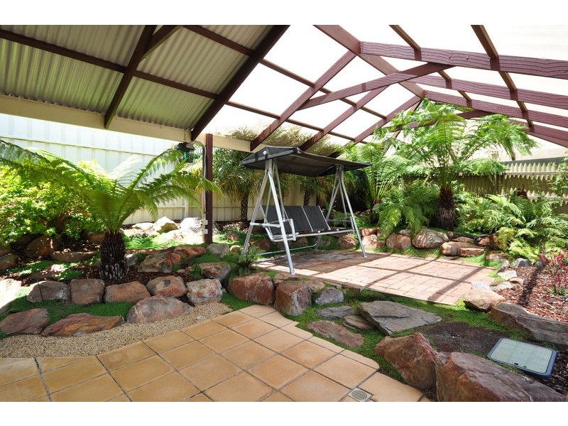 2 Nicholas Walk, Aberfoyle Park SA 5159