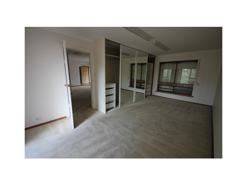 16 GLENALVON DRIVE, Flagstaff Hill SA 5159