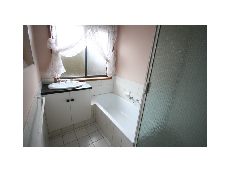 5 FLORA COURT, Flagstaff Hill SA 5159