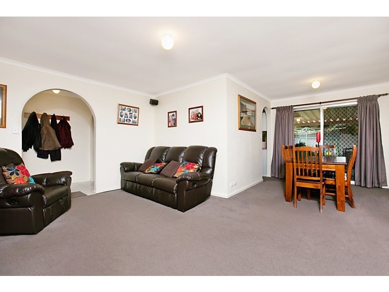 37 Garnet Crescent, Flagstaff Hill SA 5159