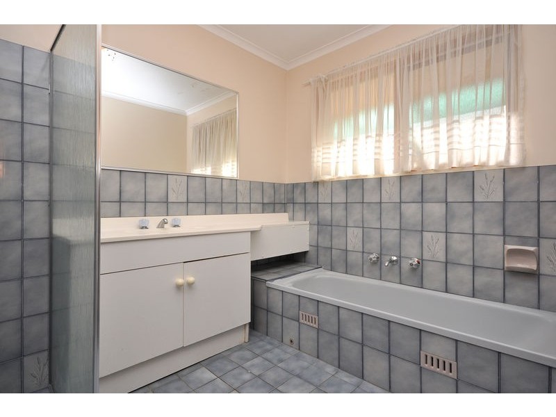 6 Garnet Crescent, Flagstaff Hill SA 5159