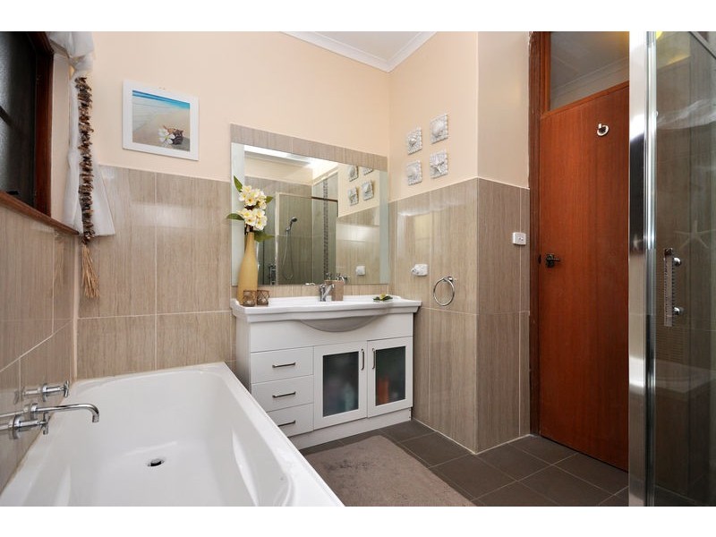 2 Marienberg Rise, Aberfoyle Park SA 5159