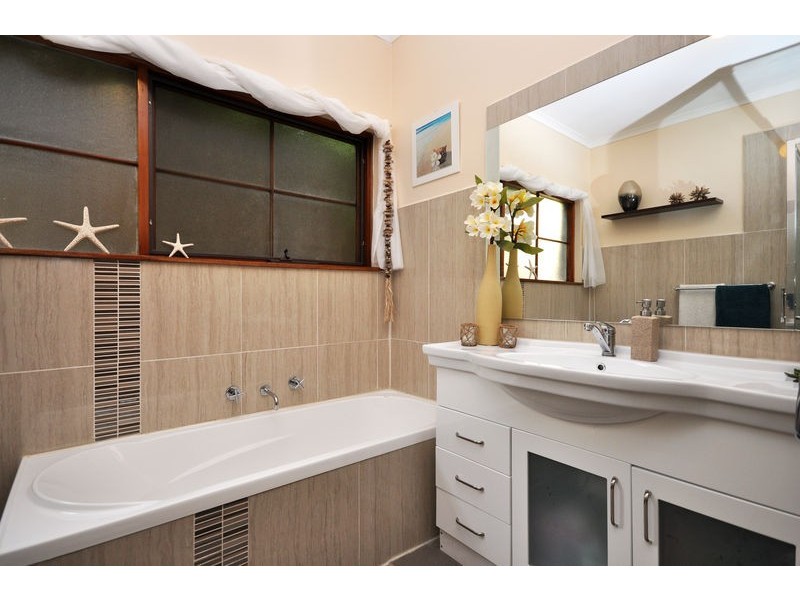 2 Marienberg Rise, Aberfoyle Park SA 5159