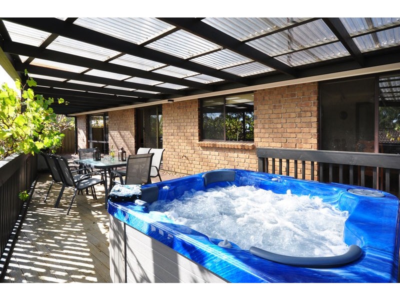 31 Outlook Drive, Aberfoyle Park SA 5159