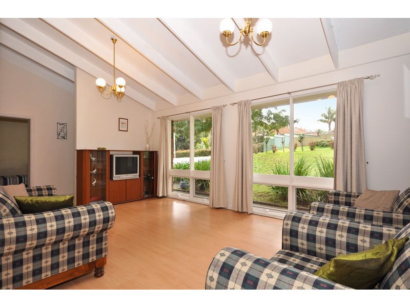 16 Blinkbrae Avenue, Happy Valley SA 5159