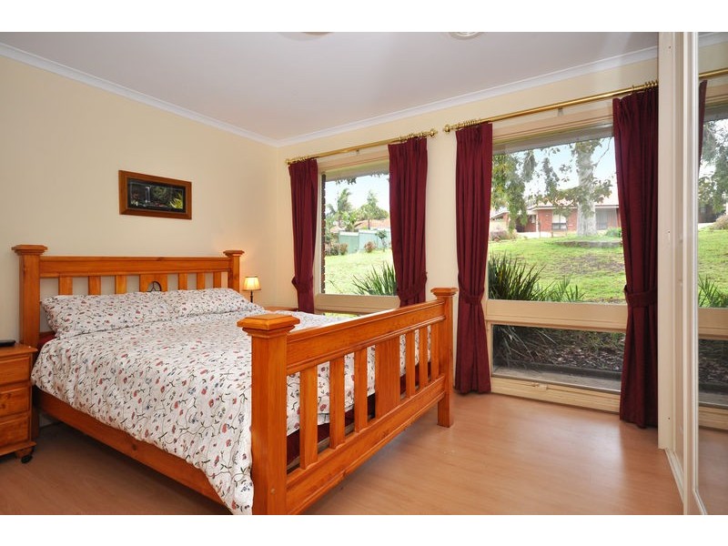16 Blinkbrae Avenue, Happy Valley SA 5159