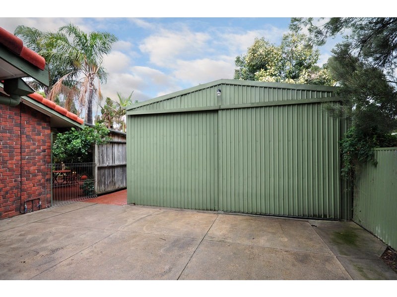 16 Blinkbrae Avenue, Happy Valley SA 5159