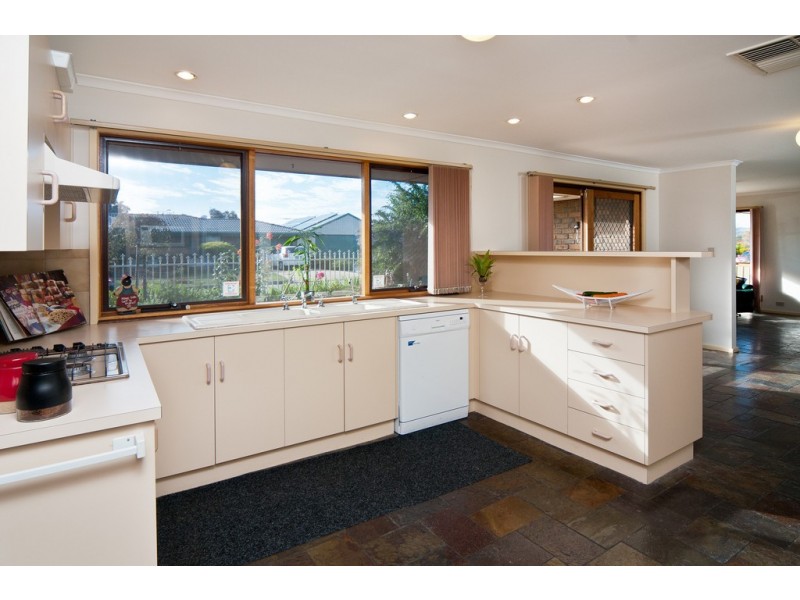 2 Buttercup Grove, Morphett Vale SA 5162