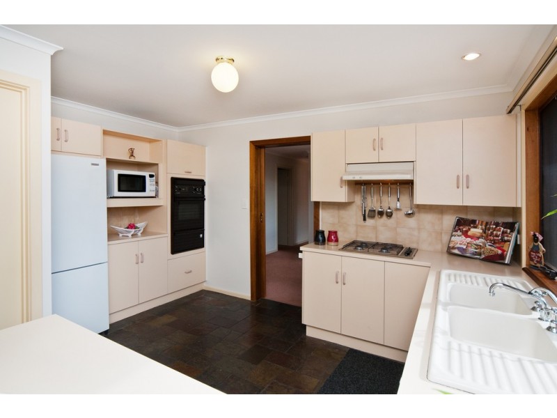 2 Buttercup Grove, Morphett Vale SA 5162