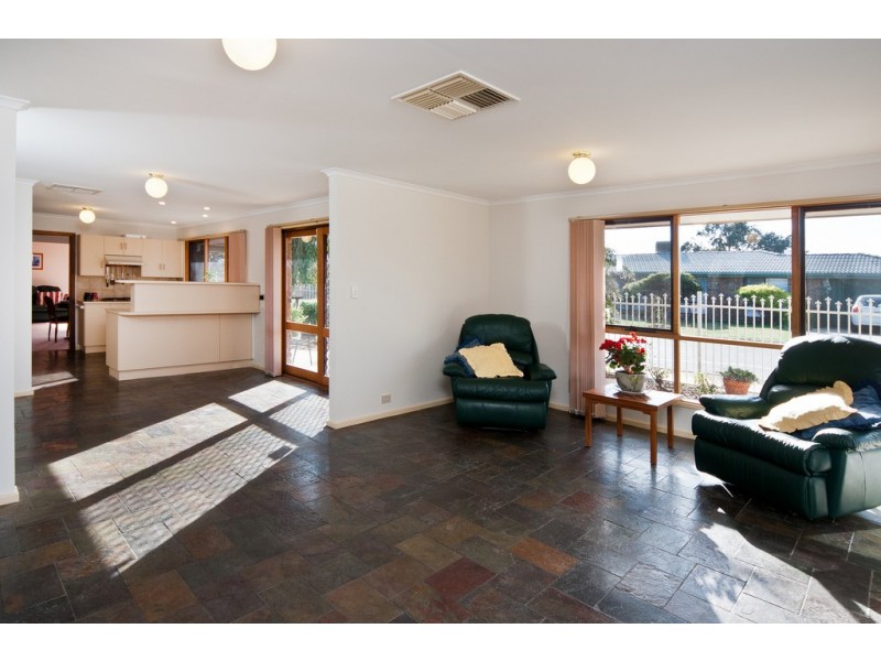 2 Buttercup Grove, Morphett Vale SA 5162