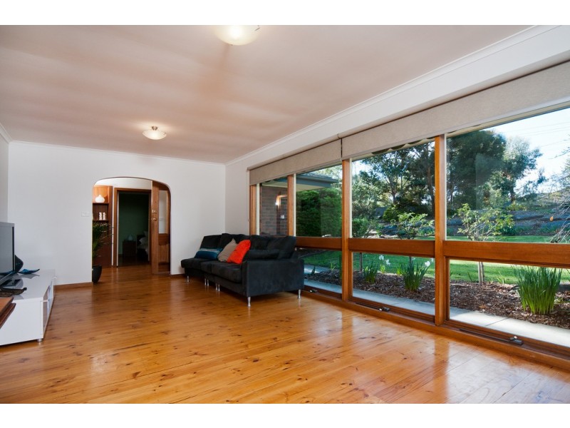 32 Oakridge Road, Aberfoyle Park SA 5159