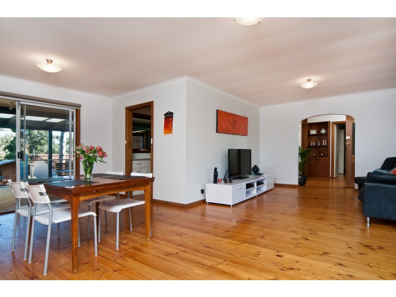 32 Oakridge Road, Aberfoyle Park SA 5159