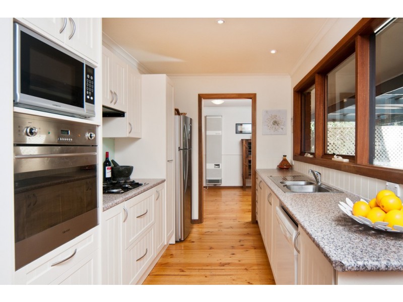 32 Oakridge Road, Aberfoyle Park SA 5159